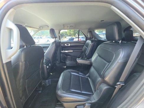 Used 2021 Ford Explorer XLT w/ Equipment Group 202A RWD image 7