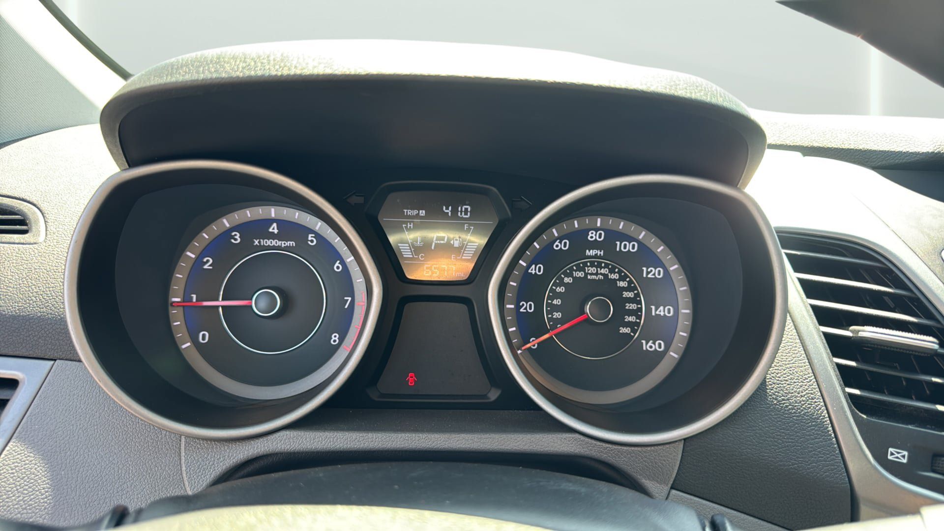 Used 2016 Hyundai Elantra SE FWD image 29
