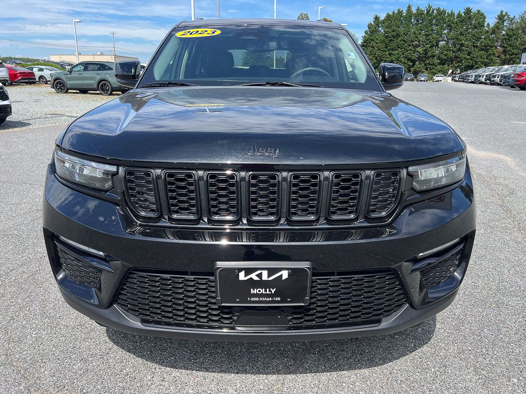 Used 2023 Jeep Grand Cherokee Limited w/ Black Appearance Package AWD/4WD image 14