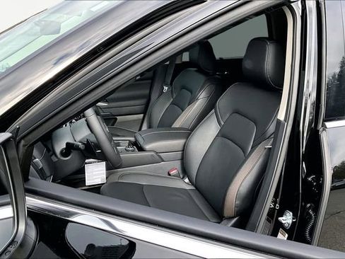 New 2025 Nissan Pathfinder SL image 9