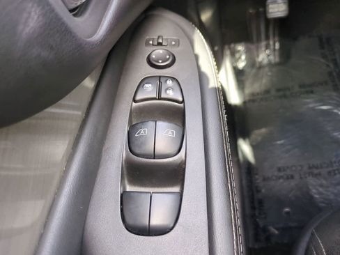 Used 2017 Nissan Murano SV FWD image 21