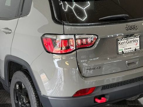 Certified 2023 Jeep Compass Trailhawk w/ Trailhawk Convenience Group AWD/4WD image 9