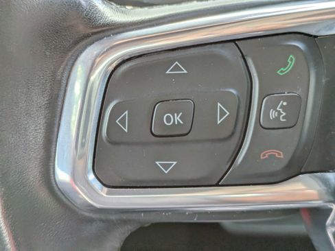 Used 2019 Jeep Wrangler Unlimited Sahara AWD/4WD image 13
