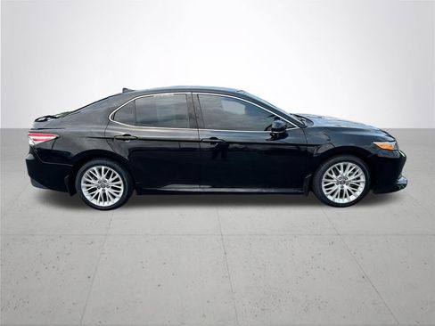 Used 2019 Toyota Camry XLE FWD image 6