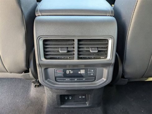 Used 2024 Volkswagen Atlas SE image 29