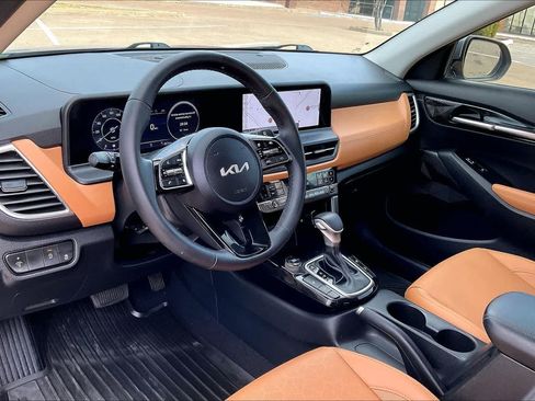 Certified 2024 Kia Seltos EX FWD image 2