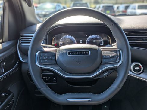 Certified 2024 Jeep Wagoneer L Series II image 12