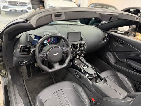 Used 2023 Aston Martin V8 Vantage Roadster image 19