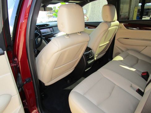 Used 2017 Cadillac XT5 Premium Luxury FWD image 17