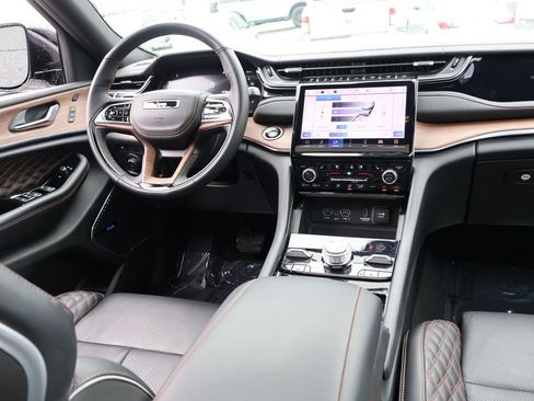 Used 2022 Jeep Grand Cherokee Summit w/ Advanced Protech Group IV AWD/4WD image 12