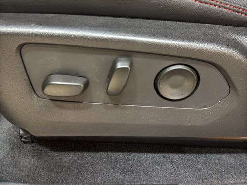 Used 2024 Chevrolet Colorado Z71 w/ Z71 Convenience Package 2 image 15