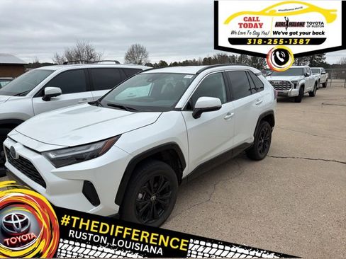 Used 2024 Toyota RAV4 SE image 1