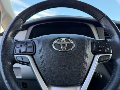 Used 2019 Toyota Sienna XLE Premium w/ Protection Package FWD image 25