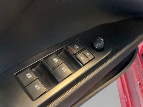 Used 2020 Toyota Camry SE w/ Convenience Package FWD image 18