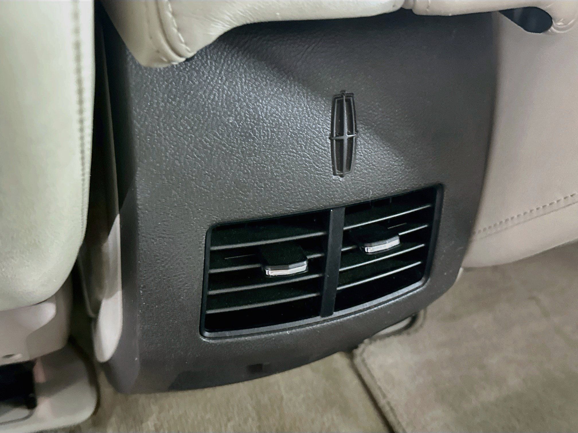 Used 2013 Lincoln MKX FWD image 24
