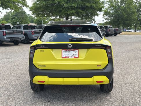 Used 2025 Nissan Kicks SR FWD image 6