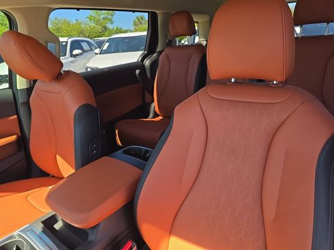 New 2026 Kia Carnival EX FWD image 22