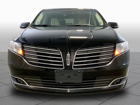 Used 2019 Lincoln MKT AWD image 3