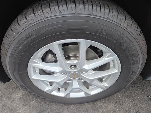 Used 2024 Chevrolet Equinox LT image 12