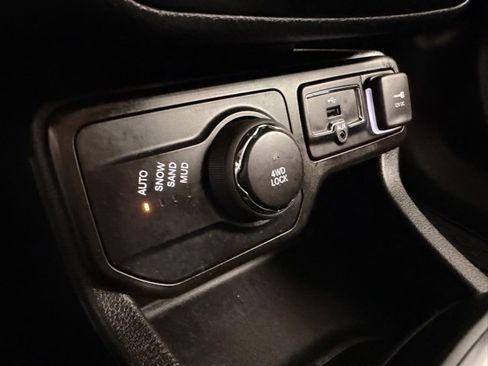 Certified 2023 Jeep Renegade Latitude image 23