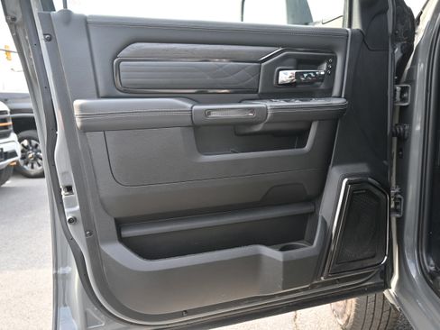 Used 2025 RAM 3500 Limited AWD/4WD image 14