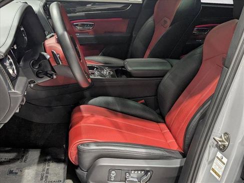 Used 2023 Bentley Bentayga image 16