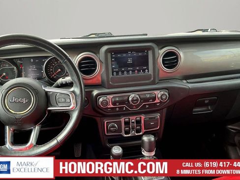 Used 2019 Jeep Wrangler Unlimited Sahara AWD/4WD image 9