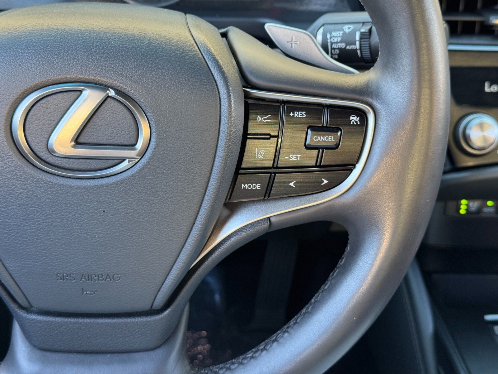 Used 2024 Lexus ES 300h w/ Premium Package FWD image 24