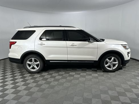 Used 2018 Ford Explorer XLT w/ Equipment Group 202A FWD image 7