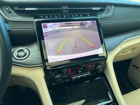 Used 2021 Jeep Grand Cherokee L Limited image 19