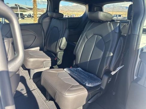 New 2026 Chrysler Pacifica Select FWD image 10