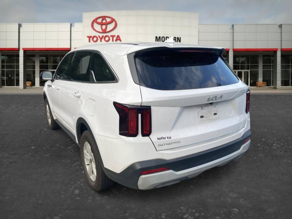 Used 2025 Kia Sorento LX FWD image 17