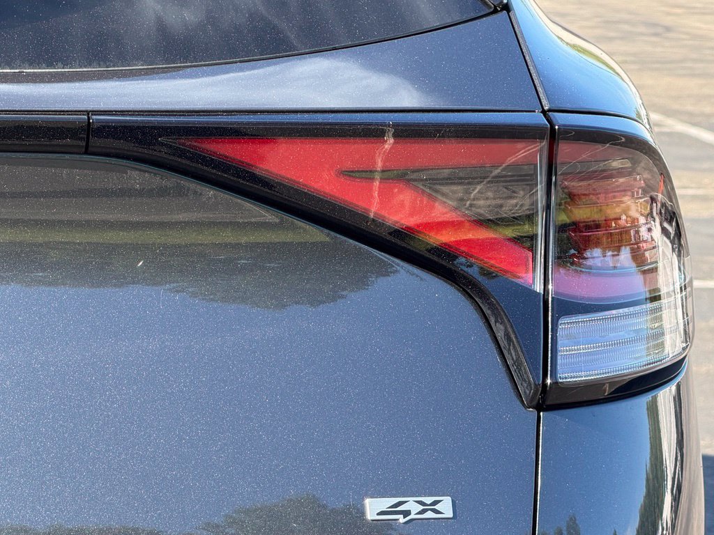 Used 2023 Kia Sportage LX AWD/4WD image 12