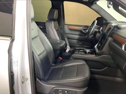 Used 2026 GMC Yukon Denali w/ Sun & Power Step Package AWD/4WD image 8
