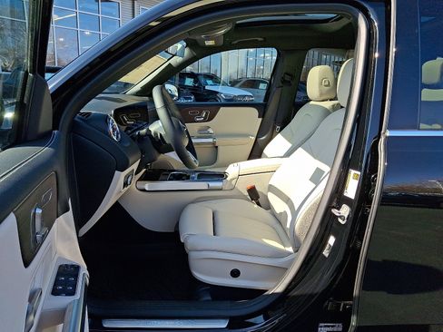 Used 2026 Mercedes-Benz GLB 250 4MATIC image 12