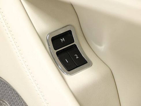 Used 2017 Bentley Bentayga AWD/4WD image 87