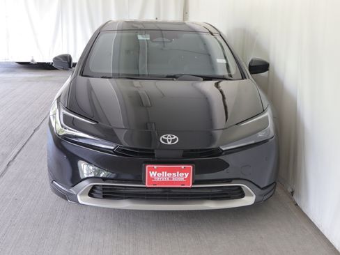 Used 2026 Toyota Prius Plug-In Hybrid FWD image 3