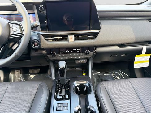 New 2026 Subaru Outback Limited AWD/4WD image 19