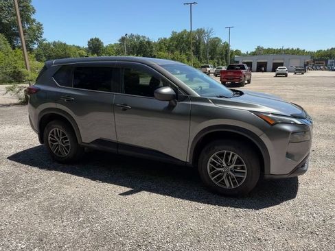 Used 2023 Nissan Rogue S AWD/4WD image 2
