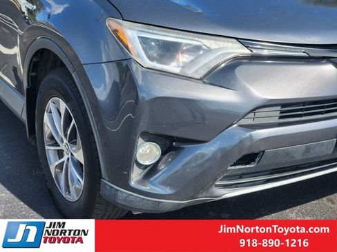 Used 2016 Toyota RAV4 XLE AWD/4WD image 9