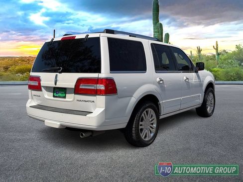 Used 2011 Lincoln Navigator 4WD image 8