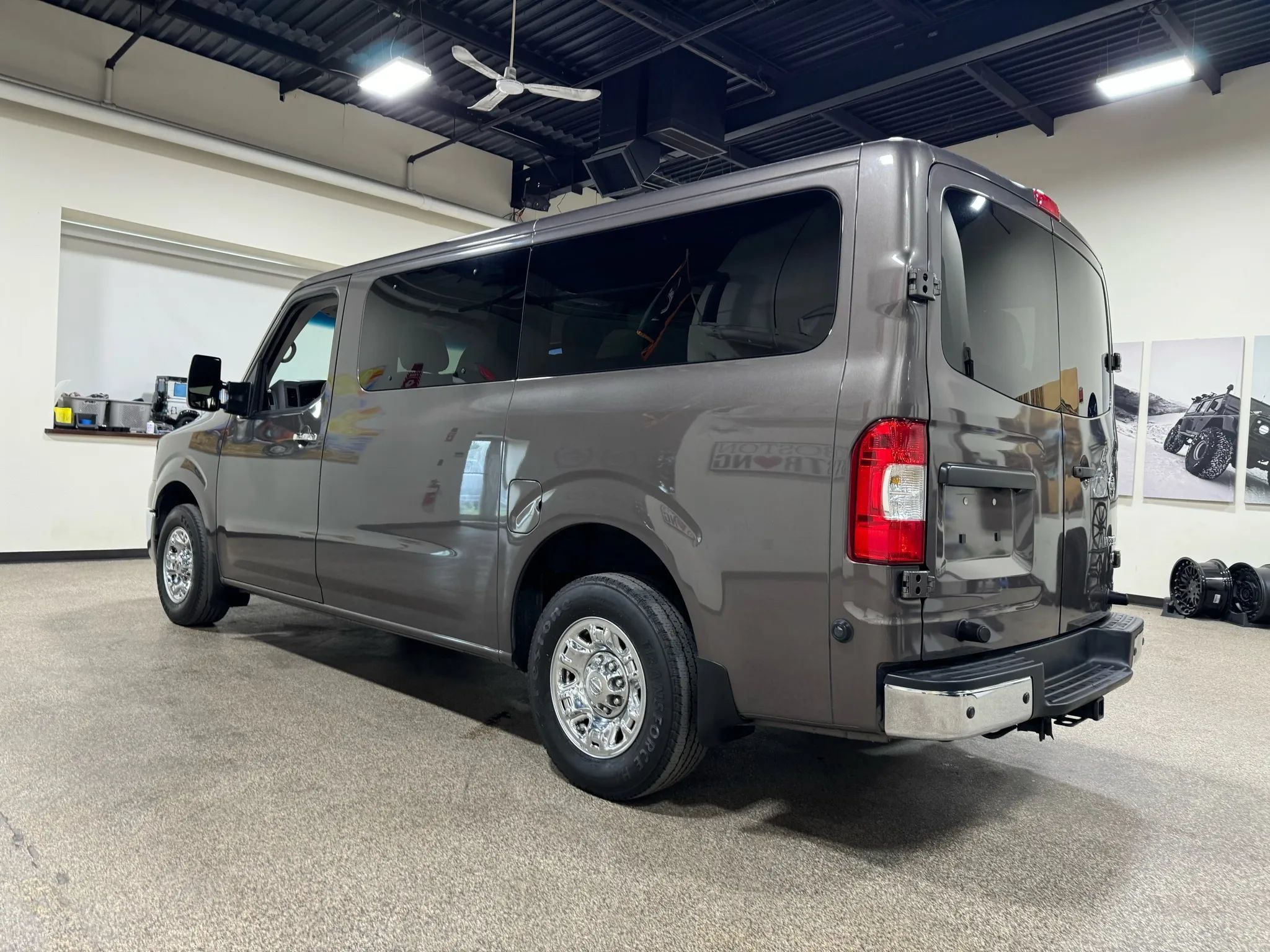 Used 2018 Nissan NV 3500 SL RWD image 7