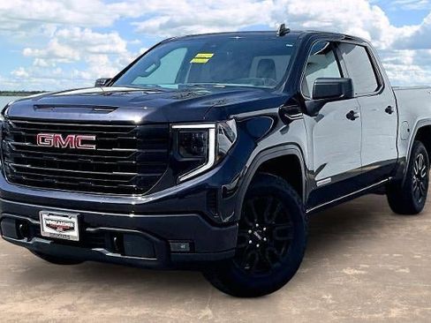 Used 2023 GMC Sierra 1500 Elevation AWD/4WD image 3