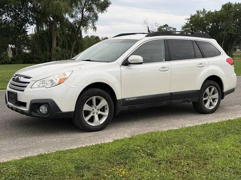 Used 2014 Subaru Outback 2.5i Premium AWD/4WD image 5
