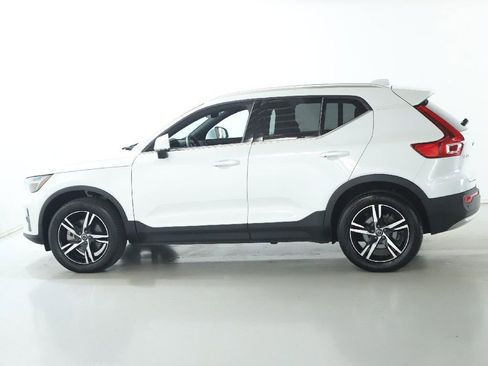 Used 2024 Volvo XC40 B5 Core image 40