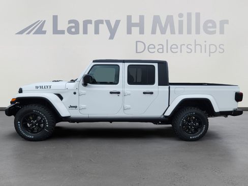 New 2025 Jeep Gladiator Willys image 3