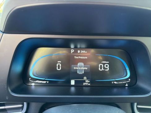 Certified 2025 Hyundai Elantra SE image 21