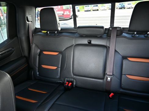 Used 2024 GMC Sierra 1500 AT4 w/ Technology Package AWD/4WD image 32