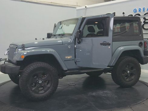 Used 2015 Jeep Wrangler Sahara w/ Connectivity Group AWD/4WD image 18