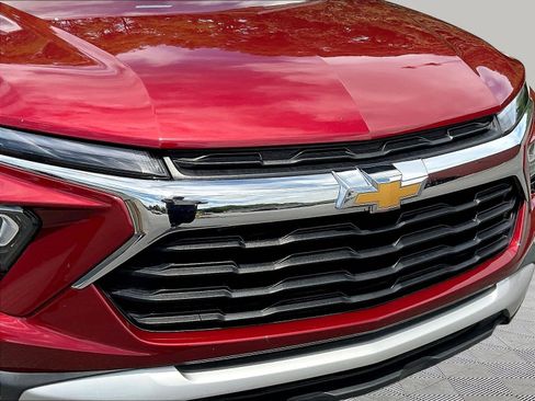 Used 2025 Chevrolet TrailBlazer LT FWD image 32
